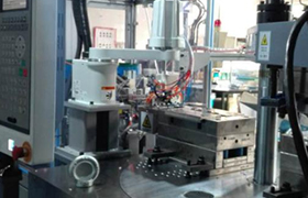 全自動模內(nèi)植入五金注塑成型一體機 (各種電源插座注塑生產(chǎn)專用設(shè)備）