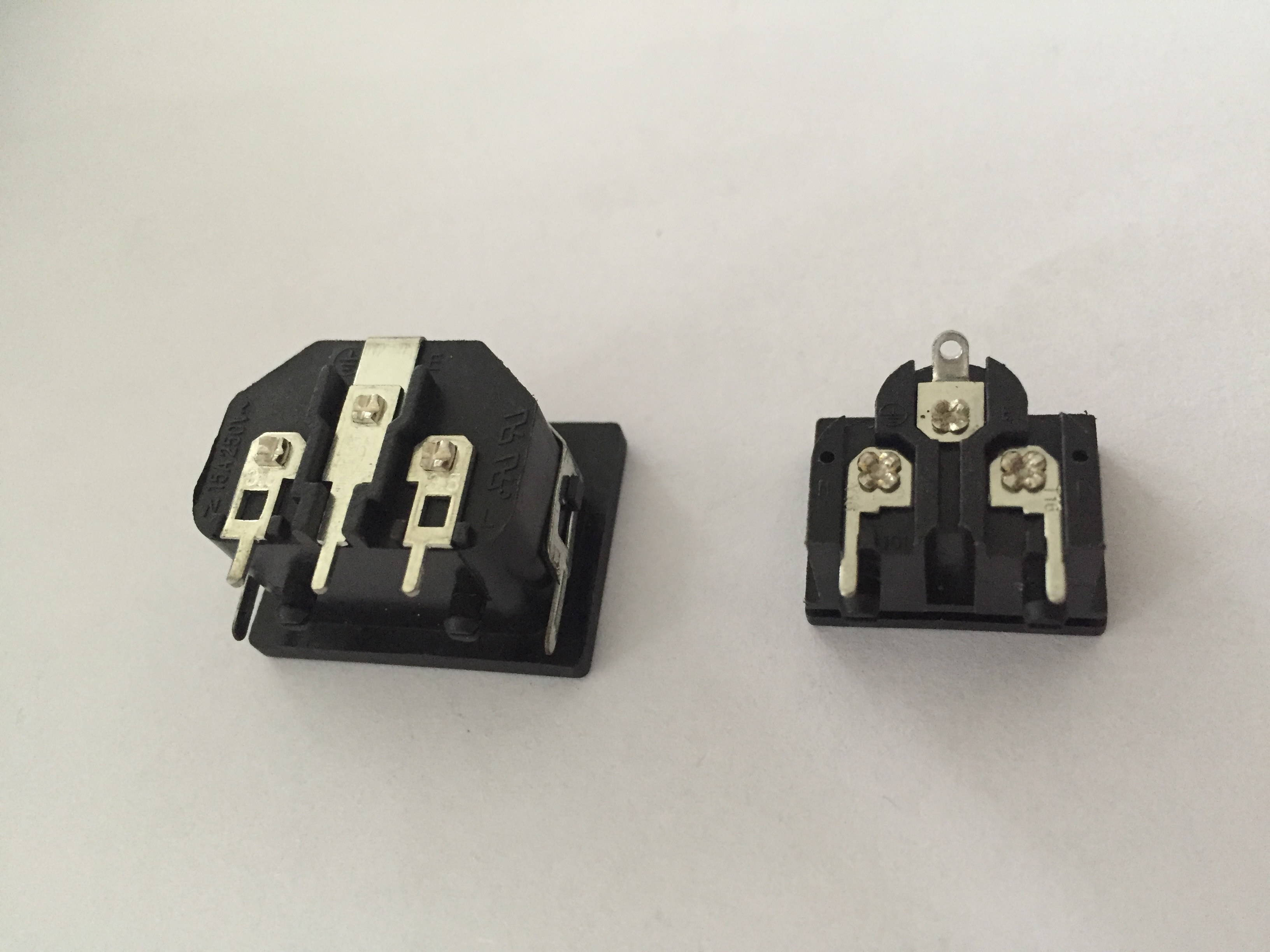 電源插座自動組裝機  (1).jpg